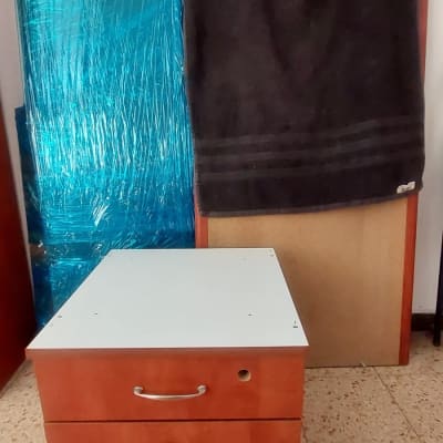 שולחן כתיבה מפורק עם כיסוי מגירות