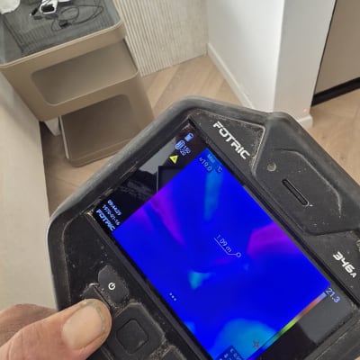 מכשיר תרמי לבדיקת נזילות מים