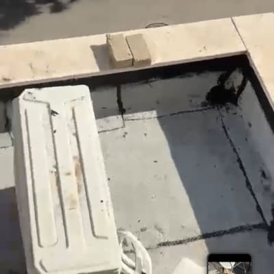 איטום גג עם חומרי איטום ליד מזגן