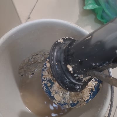 חלקי דוד שמש עם אבנית ודלי מים