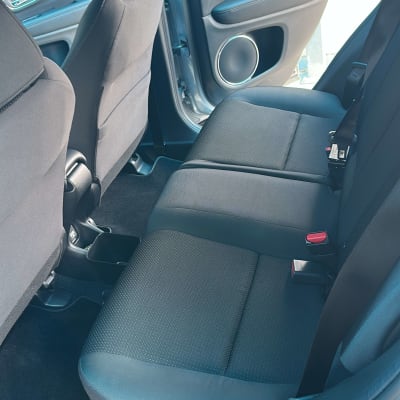 מושב רכב נקי לאחר ניקוי יסודי