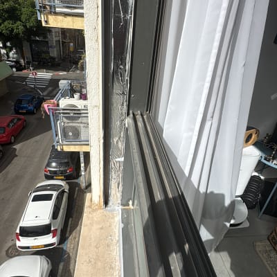 איטום מסגרת חלון אלומיניום נגד חדירת מים
