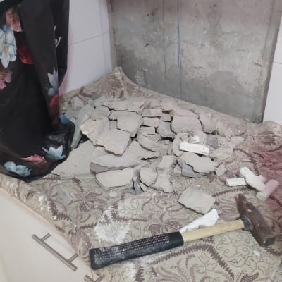 פטיש, שברי קיר, בד מגן על משטח עבודה