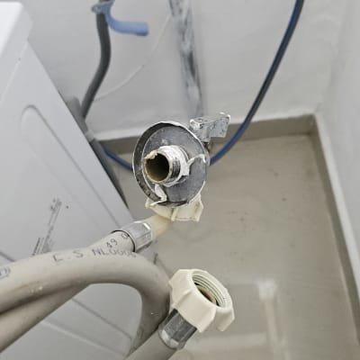 חיבורים וצינורות בתחום האינסטלציה