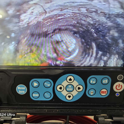 מסך עם תצוגת מצלמה לבדיקת נזילות