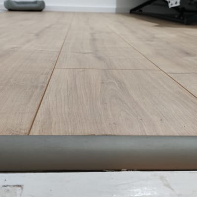 רצפת פרקט עץ בהתקנה פנימית