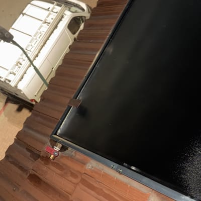 קולטי שמש מותקנים על גג רעפים