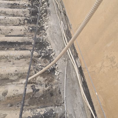 תקרת בטון עם חוטים וצינורות, סימני איטום