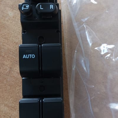 מתג חשמלי לרכב עם כפתורים לשליטה במראות