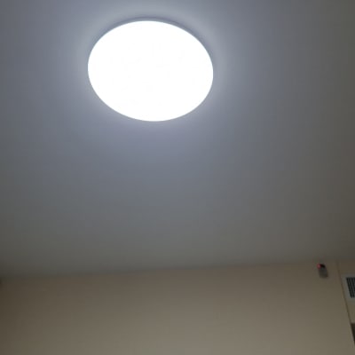 תאורה עגולה מותקנת בתקרה