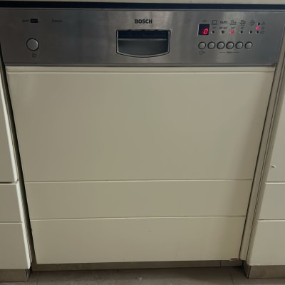 מדיח כלים בוש עם לוח בקרה דיגיטלי