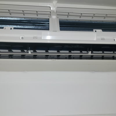 יחידת מיזוג אוויר פתוחה עם סנפירים גלויים