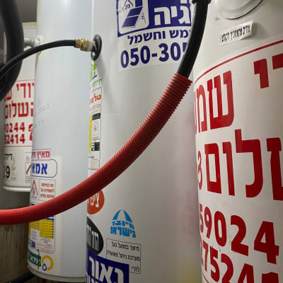 דודי שמש עם מדבקות ופרטים טכניים