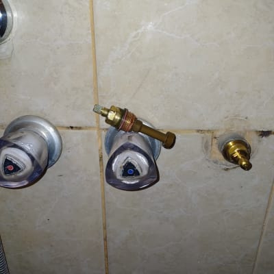 ברזים עם ידיות פלסטיק, חלקי ברז מפורקים