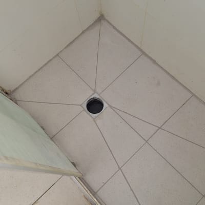 ריצוף חדש עם ניקוז במקלחת