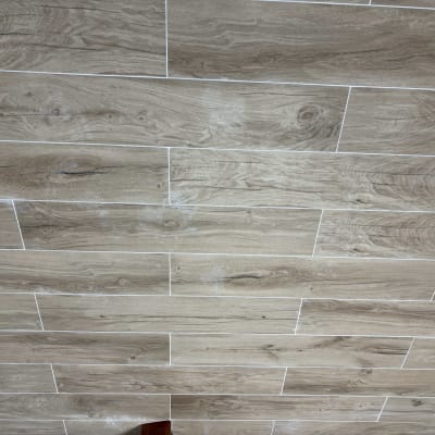 ריצוף עץ חדש עם גימור חלק