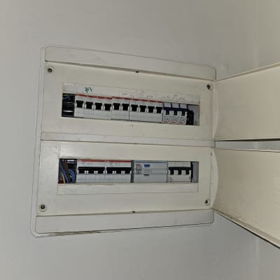 תיקון לוח חשמל