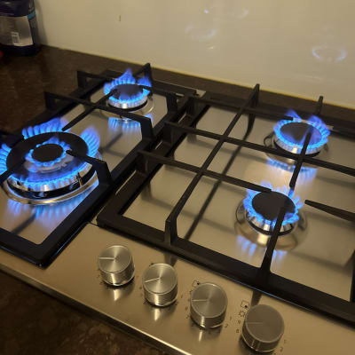 כיריים גז עם להבות כחולות