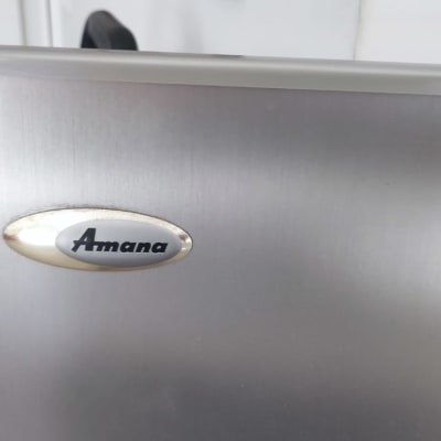 תמונה של מקרר עם לוגו של אמנה