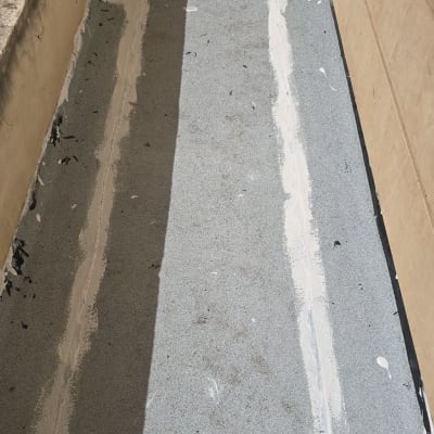 משטח אטום עם חומרי איטום על רצפה