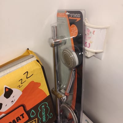 מקלחת יד ארוזה באריזת פלסטיק שקופה