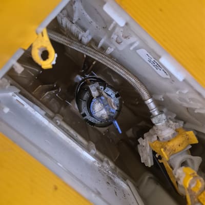 תמונה של צנרת וכלים בתחום האינסטלציה