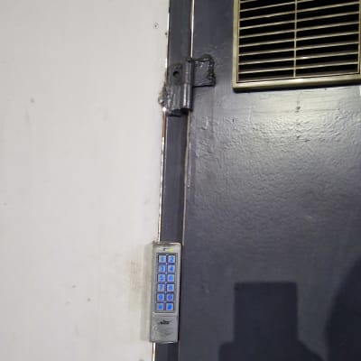 מנעול דלת עם לוח מקשים