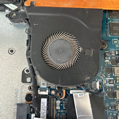 מאוורר מחשב, לוח אם, כבלים פנימיים