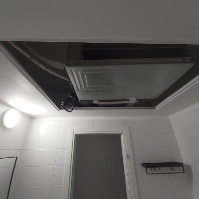 תקרת גבס פתוחה עם מערכת מיזוג אוויר