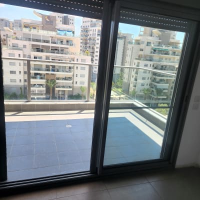 תמונה אינה מציגה עבודה בתחום