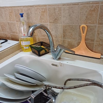 ברז מטבח עם צינור גמיש בכיור