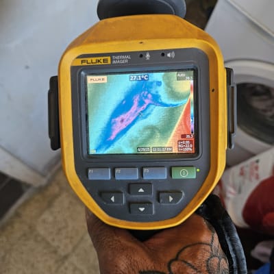 מד חום תרמי ביד אדם, מסך מציג תמונה צבעונית