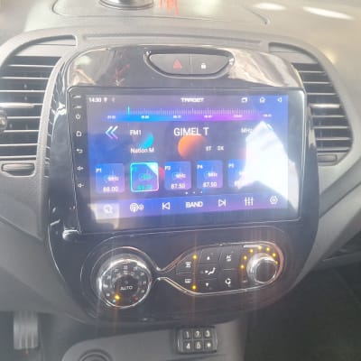 מערכת מולטימדיה ברכב עם מסך מגע ותצוגת רדיו