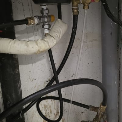 חיבורים וצינורות של דוד שמש