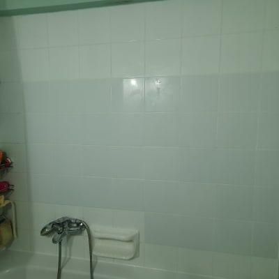 ברז אמבטיה עם מתלה מגבות וסבונים