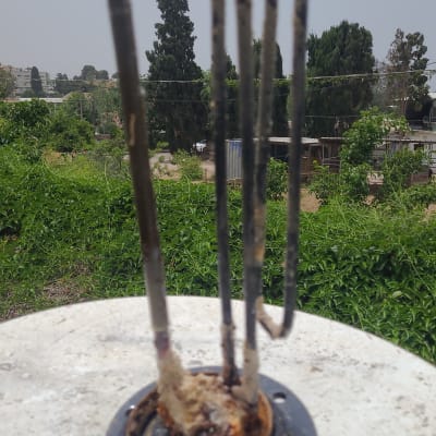 גוף חימום סולארי עם אבנית על בסיס מתכת