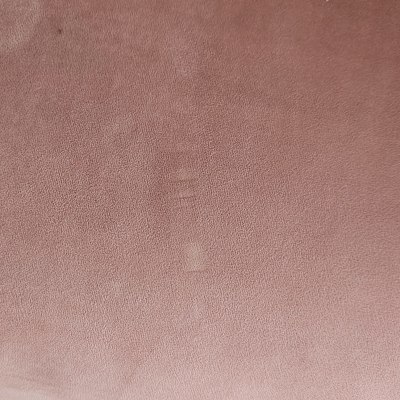 ספה ורודה עם כתמים קלים לניקוי