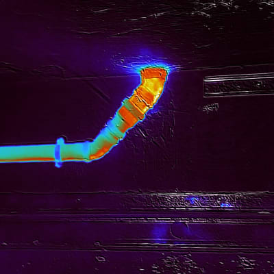 תמונה תרמית של צינור עם חום בקצה