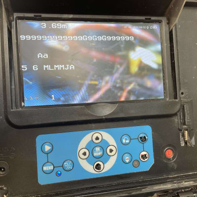 מסך מצלמת אינסטלציה עם כפתורי שליטה