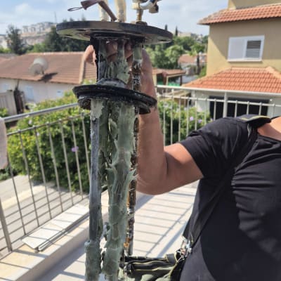 חלקי דוד שמש עם אבנית ביד אדם