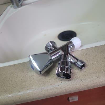 ברז וכיור במטבח, חלקי אינסטלציה