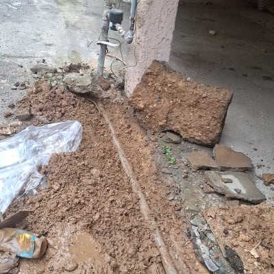 עבודות חפירה ותיקון צנרת מים