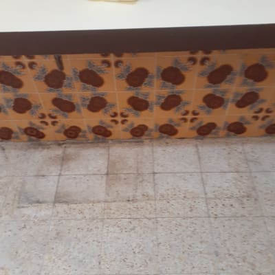 מגבונים לחים על דלפק לניקוי