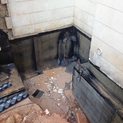 איטום קירות חיצוניים עם יריעות ביטומניות