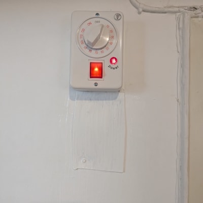 תרמוסטט עם חוגה ומתג הפעלה מואר