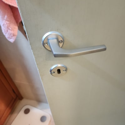 תיקון דלת פנים