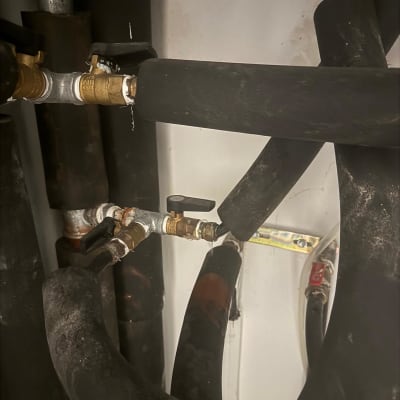 צינורות ושסתומים במערכת אינסטלציה