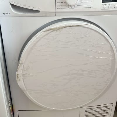 מייבש כביסה עם כפתורים ותצוגה דיגיטלית