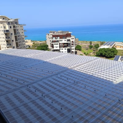 גג פרגולה מאלומיניום עם ברגים