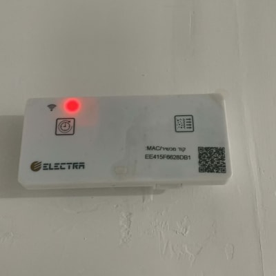 יחידת שליטה למזגן עם נורית חיווי אדומה